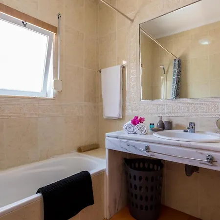 Coolhouses Algarve, Casa Das Amendoeiras, V4 Hébergement de vacances Luz